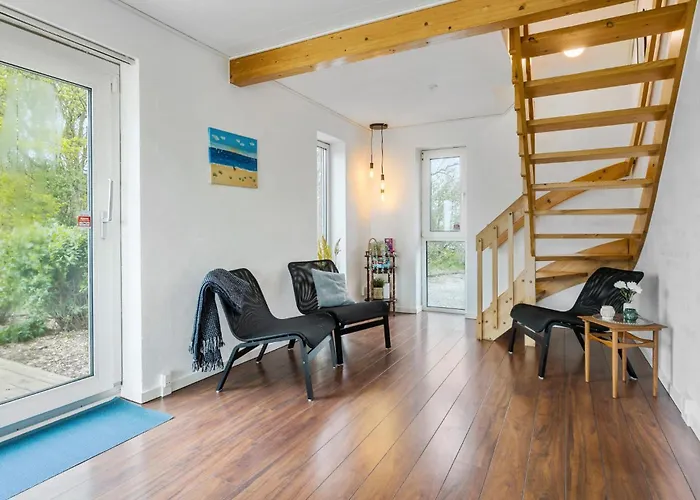 3 Bedroom Beautiful In Дом отдыха Veslos